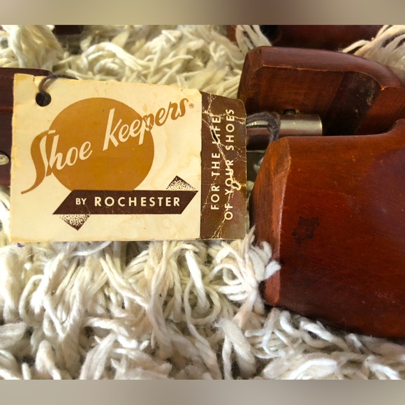 Vintage wood/metal “Shoekeepers” shoe forms. Original tags.Spring loaded expand - Picture 3 of 4
